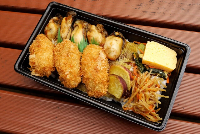 【牡蠣づくし弁当】ほっともっとの秋メニュー「牡蠣づくし弁当」が、牡蠣好きなら満足間違いなしの名弁当だった:パリッコ『今週のハマりめし』第262回